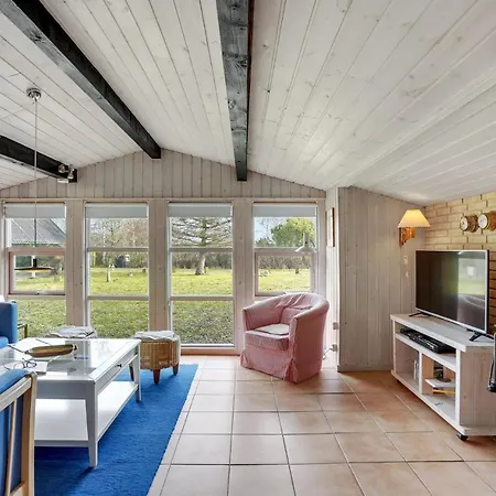 Сasa de vacaciones 3 Bedroom Lovely In