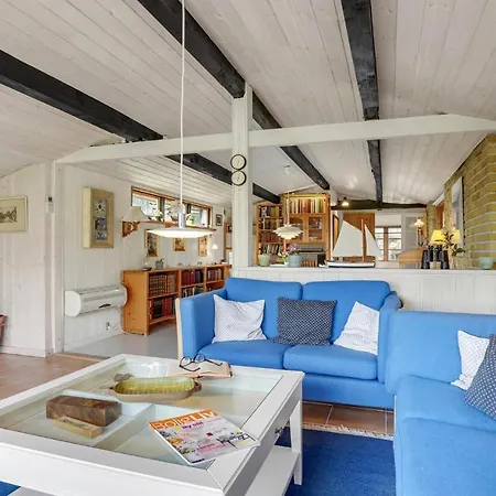 Dom wakacyjny 3 Bedroom Lovely In *