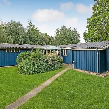 Сasa de vacaciones 3 Bedroom Lovely In *